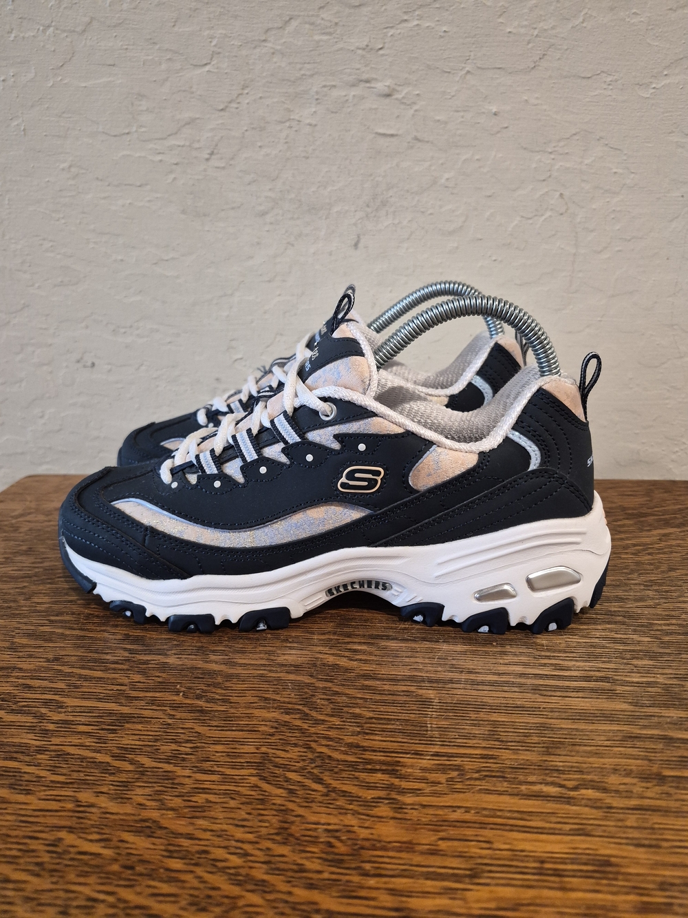 Skechers D'Lites Air-Cooled Memory Foam Fashion Sneakers 
Women's US 7